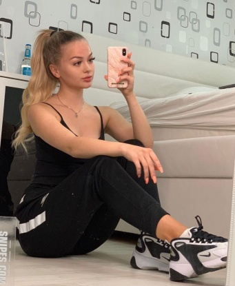 Воплотим все твои фантазии в реальность! Мои услуги покрывают широкий спектр желаний, от классического секса до ролевых игр. Я мастерствую в искусстве массажа, умею доставлять удовольствие каждой клеточке твоего тела. Фотографии настоящие, проверено временем и отзывами. Встречи провожу в комфортных апартаментах в центре Москвы. Добавь немного страсти и разврата в свою жизнь, и я помогу тебе в этом. Жду тебя 💋🔥🔞 #Москва #Москвы #вМоскве 12527, 23 года